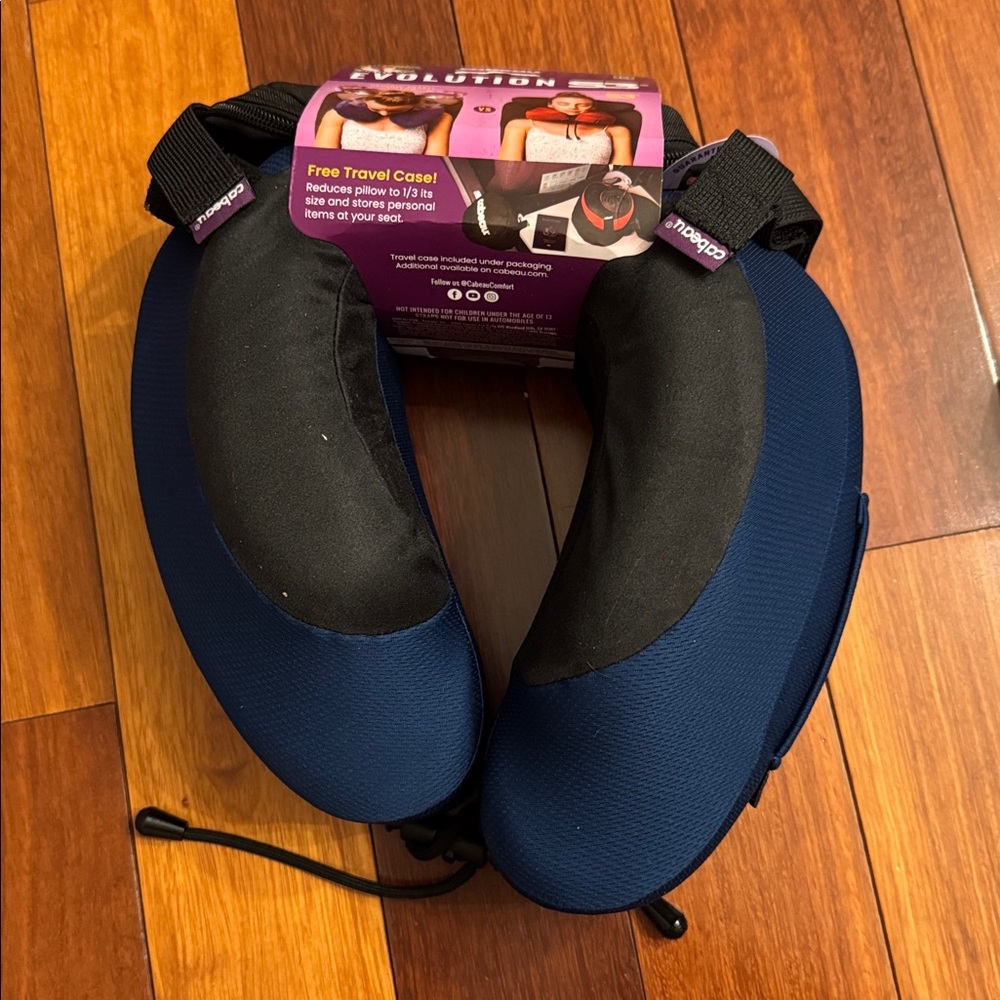 Cabeau Blue and Black Travel Neck Pillow Evolution S3 (brand new)